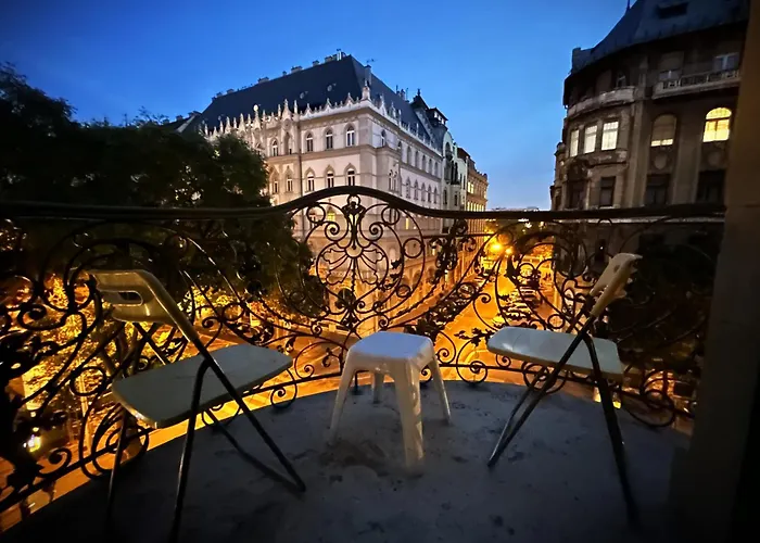 Chain Bridge Apartment