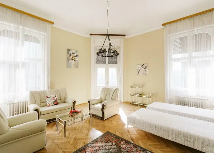Chain Bridge Apartment